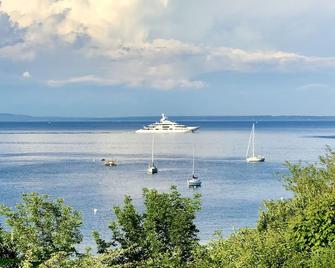 Arts & Crafts Cottage in picturesque Bayside, Maine - Northport