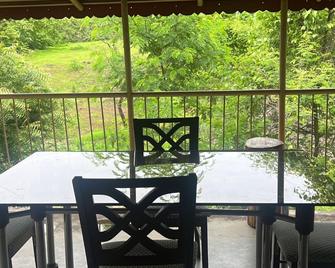 Annapoorna Farms - Karjat - Balcón