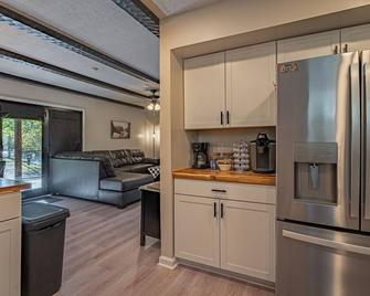 Lake Mountain Retreat - Summersville - Kuchyň