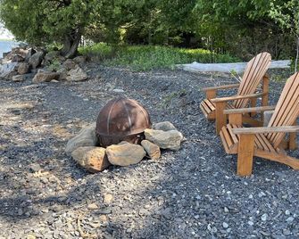 Lakefront Cottage - Awesome Sunsets! New Construction 2022 - Saint Albans - Patio