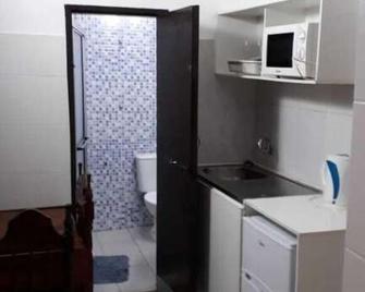 Residencia Leones de Castilla - Asuncion - Kitchen