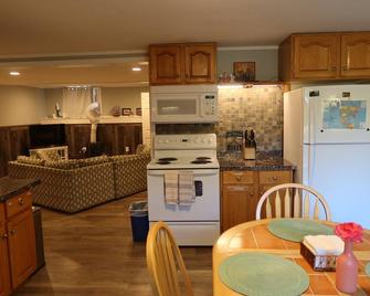 Entire rental unit in Bethlehem, NH - Bethlehem - Kitchen