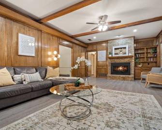 Calm,Quiet and Spacious house|Pool, BBQ - Carrollton