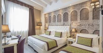Hotel San Pietro - Verona - Yatak Odası