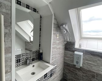 Brit Hotel L'Arrivée Guingamp - Guingamp - Ložnice