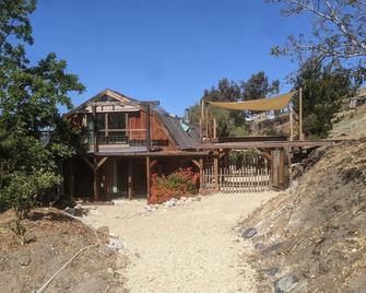 Country Retreat with spectacular views! - Carmel Valley - Building