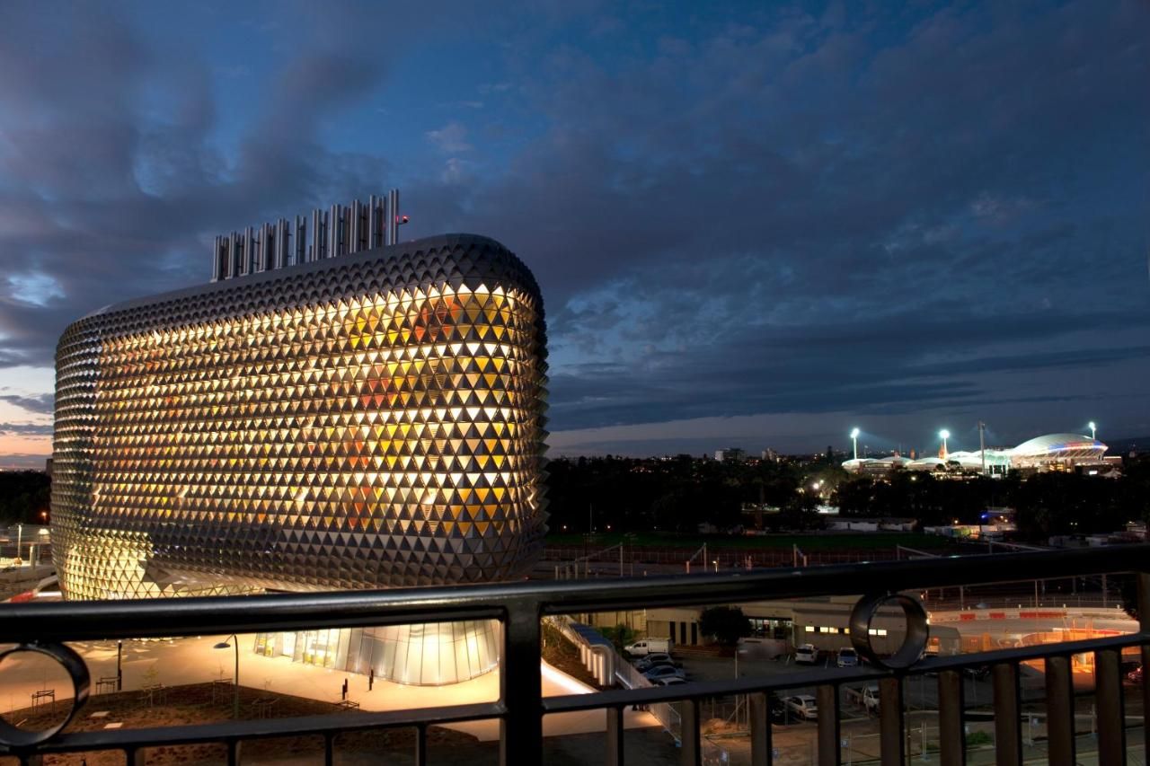 Adelaide Riviera Hotel thumbnail 3