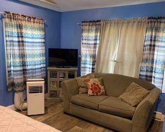 Little Blue Cottage On Spanish - Cape Girardeau - Living room
