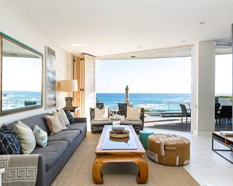 Luxury Beach House - Spectacular Camps Bay Views - Cape Town - Living room