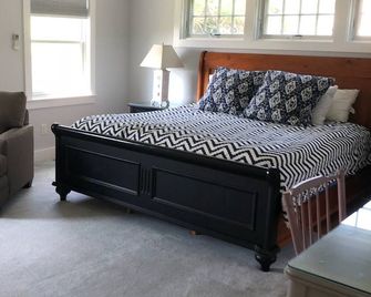 5 Bdrm Spectacular Walk To Hardings Beach Ocean View Home - Chatham - Yatak Odası
