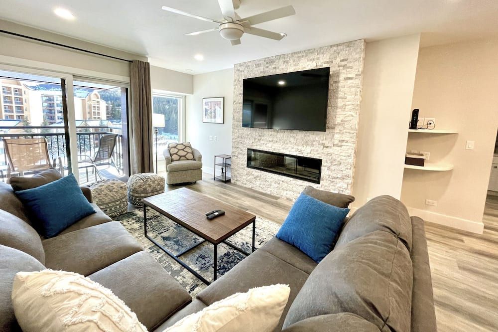 Bright Haus Lakeview at the Village at Breck ,Stunning Views, Ski In/Out In Town - ברקנרידג' - סלון