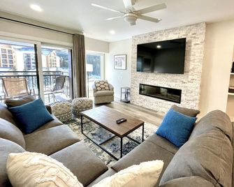 Bright Haus Lakeview at the Village at Breck ,Stunning Views, Ski In/Out In Town - Breckenridge - Stue