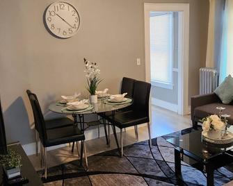 Coastal Work & Rest Retreat 1 - Bridgeport - Dining room