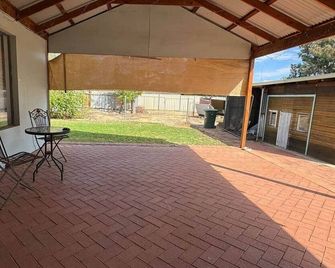 House On French, Spacious Family And Wor - Merredin - Patio
