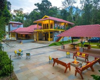 The Hosteller Chikmagalur - Chikamagalur - Patio