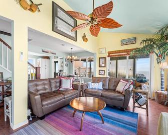 Find your peace between the bay and the marsh - Newport - Living room