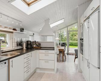3 Bedroom Awesome Home In Frederikshavn - Frederikshavn - Keuken