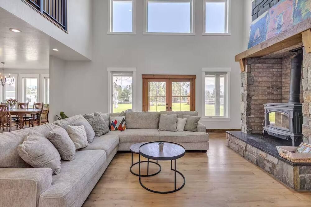 Modern Farmhouse Three Bears Getaway - Hamilton - Wohnzimmer
