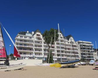 Spacious apartment facing the ocean, very close to the center. Exceptional view. - La Baule-Escoublac - Building