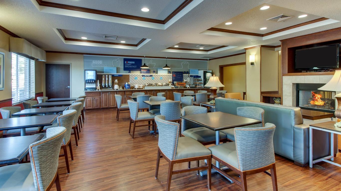 Holiday Inn Express Hotel & Suites Lancaster-Lititz, An IHG Hotel