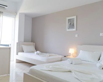 Koks' Guesthouse - Himare - Sypialnia