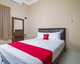 RedDoorz Syariah near Mercu Buana University - Yakarta - Habitación