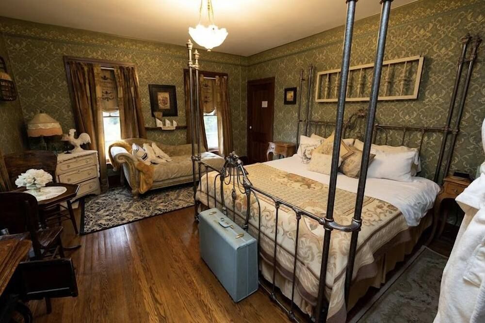 Iron Amethyst Inn Boutique Hotel - Mazomanie - Bedroom