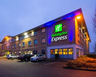 Holiday Inn Express East Midlands Airport By IHG - Derby - Rakennus