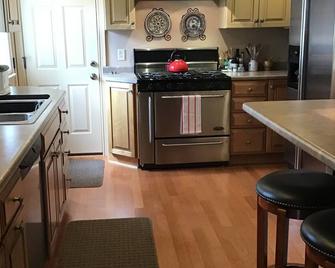 Polo and Pear Cottage - Culver - Küche