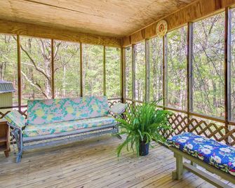 Shenandoah National Park: Cabin w/ Patio! - Elkton - Balcony