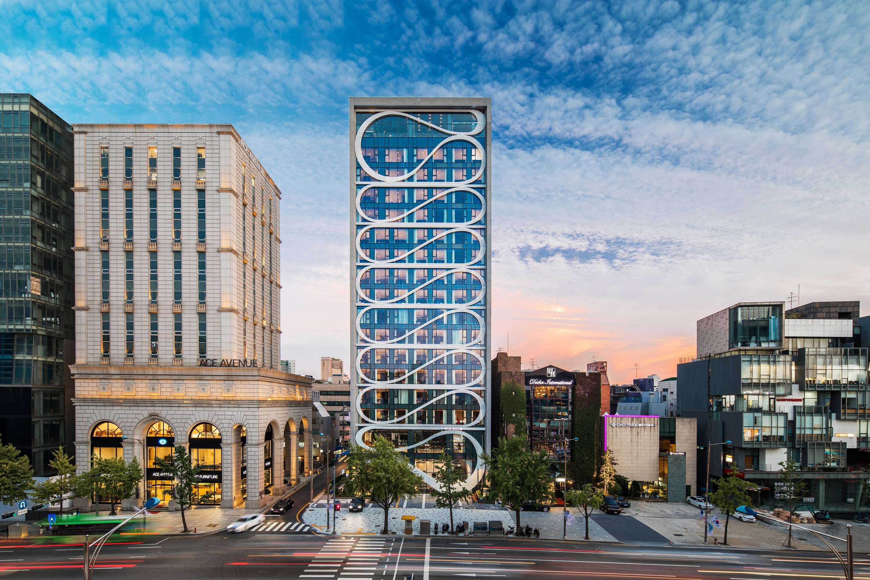 أيدن من بست ويسترن، تشونج دام