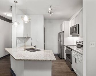 2bd 2ba Unfurnished No Credit Requirements - Duluth - Kitchen