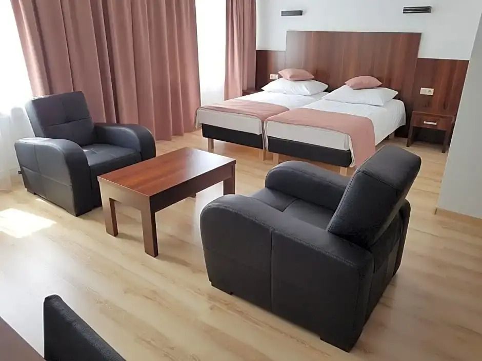 Pod Kominem Pokoje i Apartamenty - أوبولي - غرفة معيشة