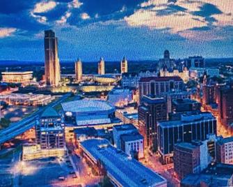 2 bedroom town house with game room - Albany