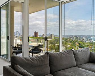 Stunning 2BR w/ Harbour Views in Bondi Junction - Bondi Junction - Living room