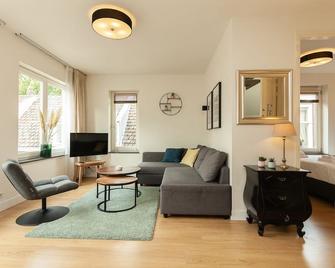 Stayci Serviced Apartments Central Station - The Hague - Living room