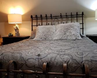 Beautiful Waterfront Retreat on Sturgeon Bay, Private Dock. - Sturgeon Bay - Habitación