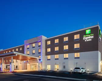 Holiday Inn Express & Suites Medford - Medford - Gebäude