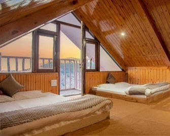 Nesta Narkanda Cottage, Rooms and Guided Treks - Nārkanda - Living room