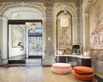 Chateau Monfort - Milán - Lobby