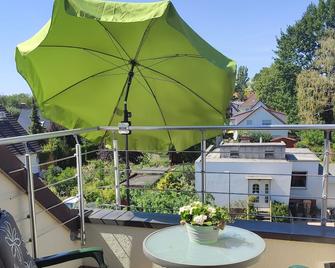 Cozy apartment in Berlin, incl. roof terrace and parking space - Berlin - Balkon
