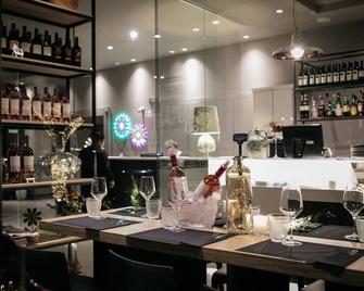 هوتل ألويسي - ليتشي - بار