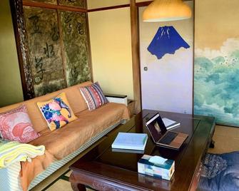 Entire building A stylish and comfortable gatewa / Tamano Okayama - Tamano - Sala de estar