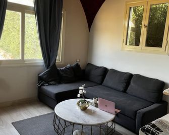 Sahure Pyramid View Inn - Mit-Rahineh - Living room