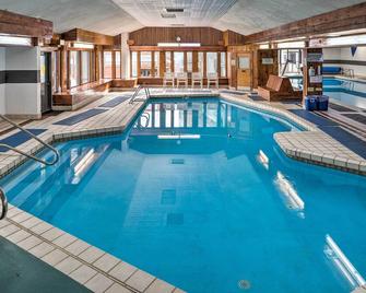 Lincoln Escape with Deck 1 Mi to Loon Mountain! - Lincoln - Pool