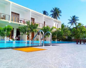 Wavelength - Mirissa - Piscina