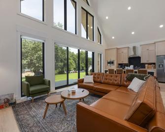 Stunning modern 2-bedroom Aframe with Barren River lake view near Mammoth Cave - Scottsville - Sala de estar