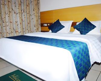 Hotel Rajsangam International - Badami - Camera da letto