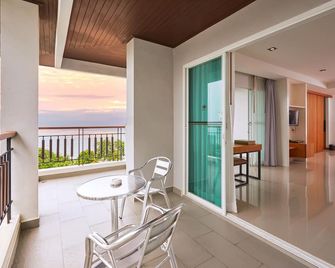 Welcome World Beachfront Resort - Pattaya - Varanda
