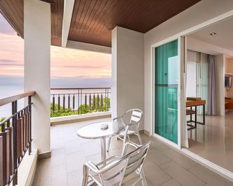 Welcome World Beachfront Resort - Pattaya - Balkon